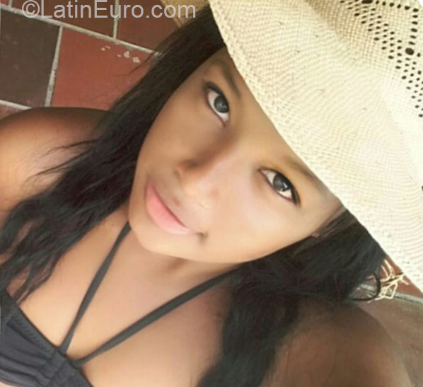Date this hot Colombia girl Katherin from Cali CO17423