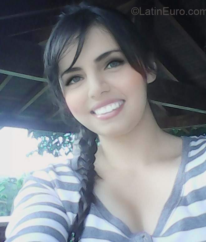 Date this gorgeous Colombia girl Lorena from Bucaramanga CO17458