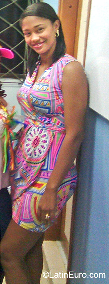 Date this happy Colombia girl Yorledis from Cartagena CO17474