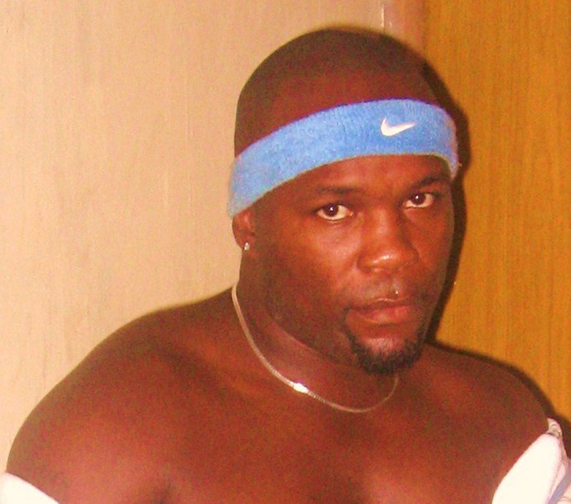 Date this athletic United States man Cecil from Panama US16170