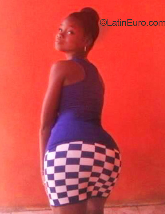 Date this nice looking Jamaica girl Tanisha from Kingston JM2064