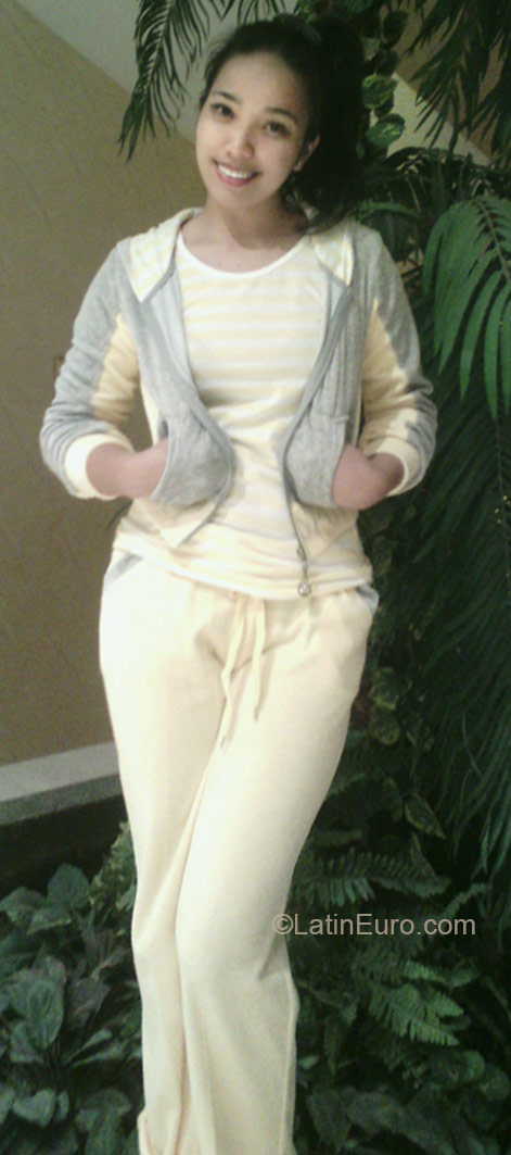 Date this stunning Saudi Arabia girl Maritess from Riyadh SA20