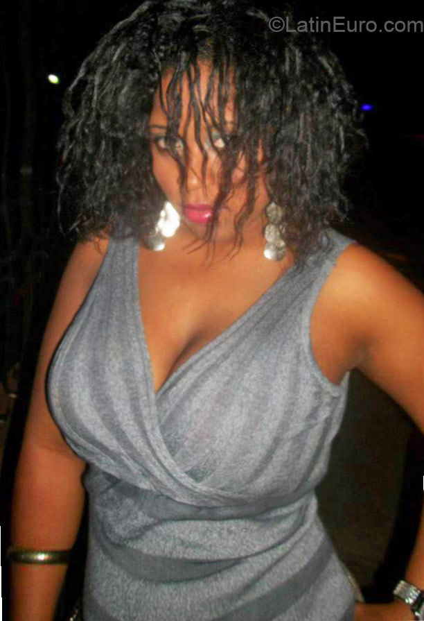 Date this gorgeous Dominican Republic girl Yudelkis from Santiago DO22277