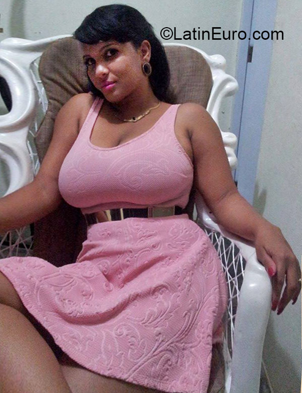 Date this sultry Dominican Republic girl Jennifer from Santo Domingo DO40375