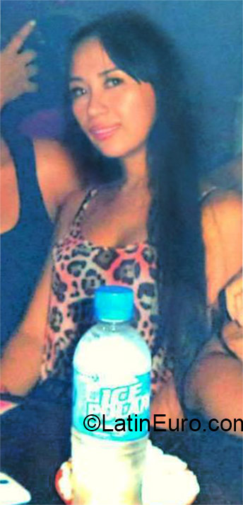 Date this hard body Colombia girl Natalia from Medellin CO17517