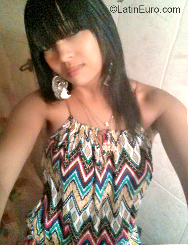 Date this gorgeous Dominican Republic girl Rosaury from Santo Domingo DO22357