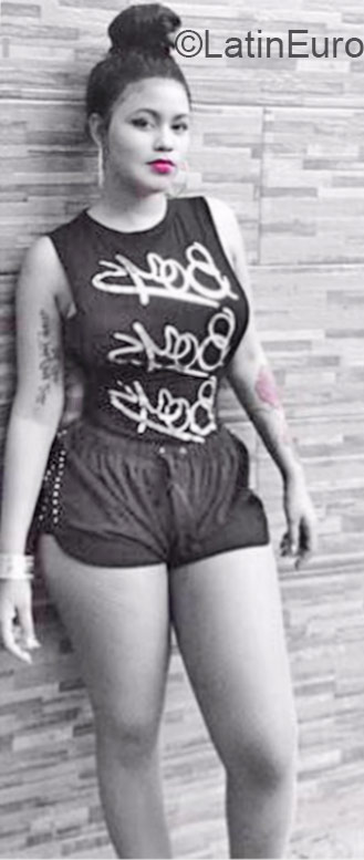 Date this sultry Dominican Republic girl Karina from Santo Domingo DO22365