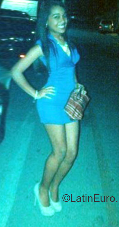 Date this athletic Dominican Republic girl Nathalie from Santo Domingo DO22367