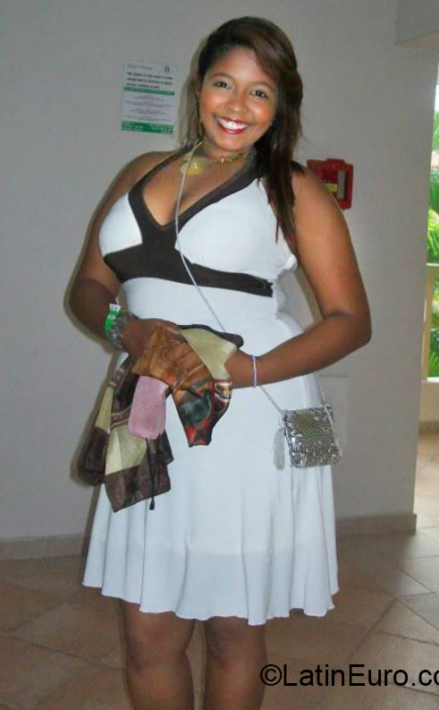 Date this voluptuous Dominican Republic girl Karina from Santiago DO22370