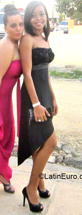 Date this charming Dominican Republic girl Isemar from Santo Domingo DO22372