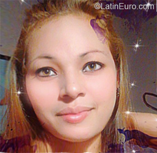Date this nice looking Honduras girl Jessica from San Pedro Sula HN1548