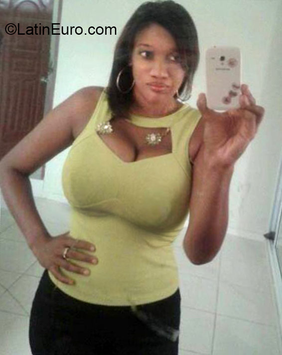 Date this voluptuous Dominican Republic girl Alejandra from Santiago DO22458