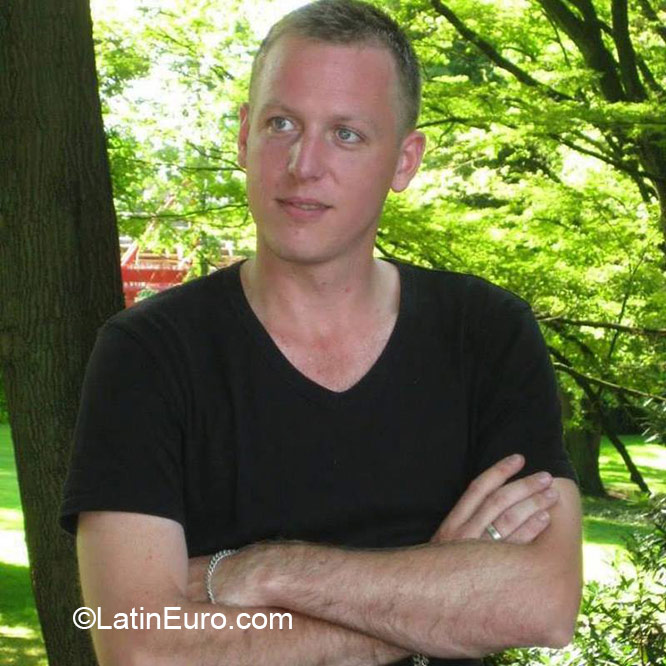 Date this delightful Netherlands man Roel from Utrecht NL266