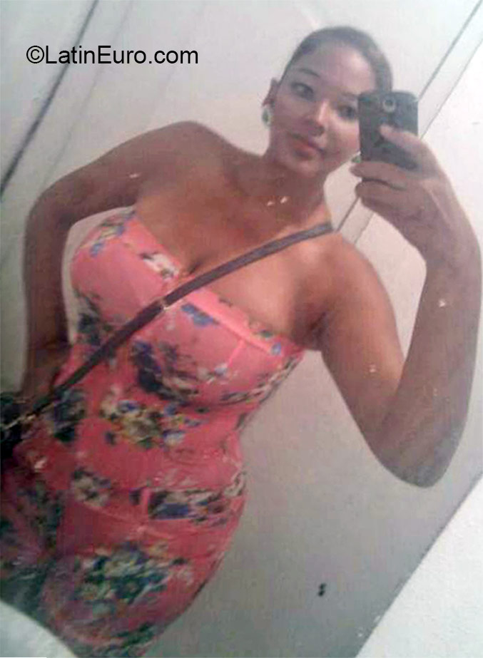 Date this hot Dominican Republic girl Jeni from Santo Domingo DO22496