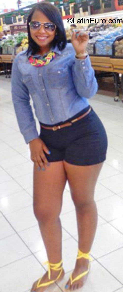 Date this pretty Dominican Republic girl Clara from Santo Domingo DO22612
