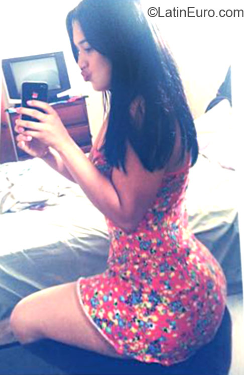 Date this attractive Dominican Republic girl Carla from Santiago DO22613