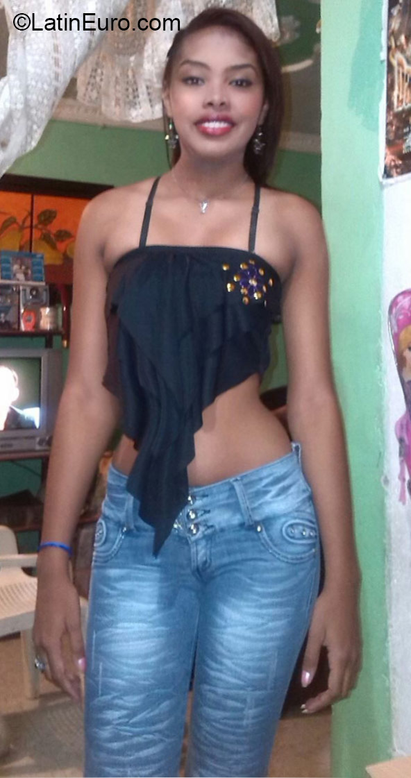 Date this delightful Colombia girl Sofia from Bogota CO17699