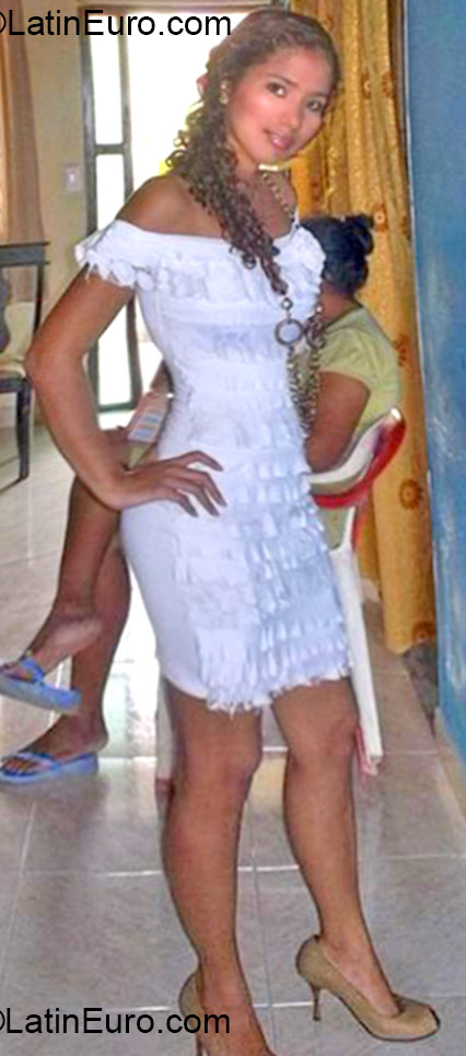 Date this cute Colombia girl Yiri from Cartagena CO17708