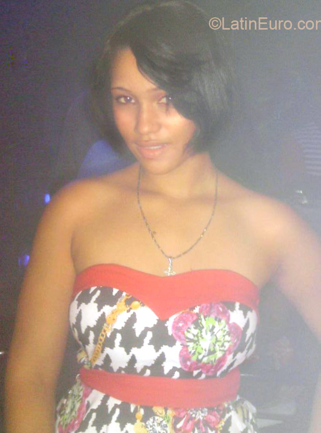 Date this cute Dominican Republic girl Diana from Santo Domingo DO23873