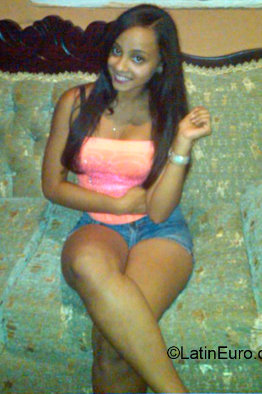Date this athletic Dominican Republic girl Noemi from Santiago DO22638