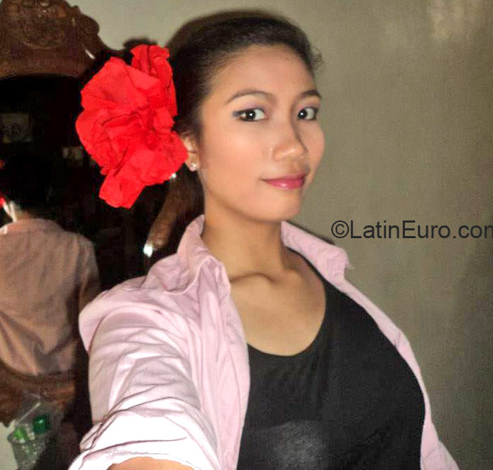 Date this exotic Philippines girl Shairia from Angadanan PH799