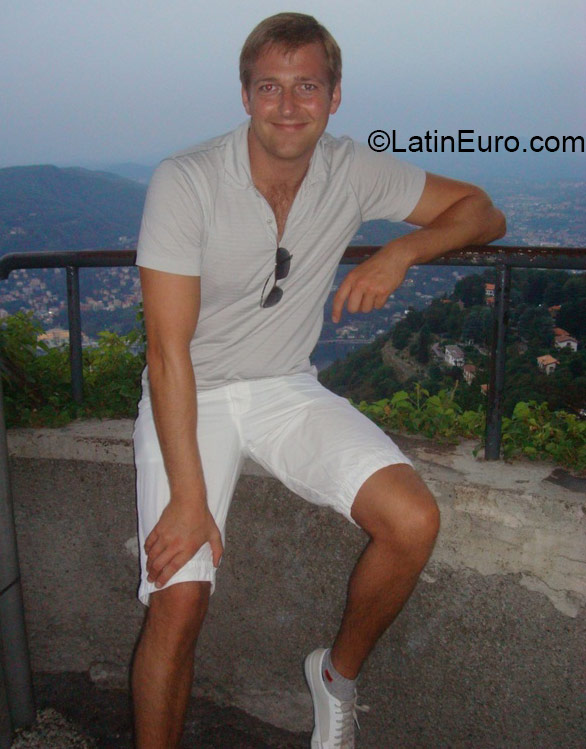 Date this hot United Kingdom man Benjamin from London GB821