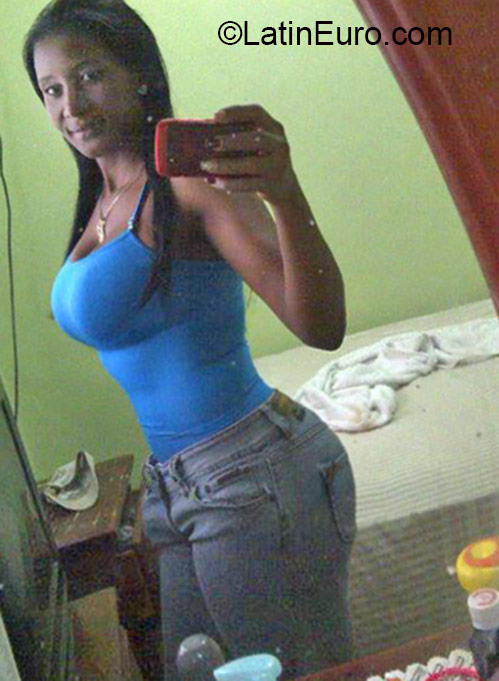 Date this fun Dominican Republic girl Carhla from San Pedro de Macoris DO22674