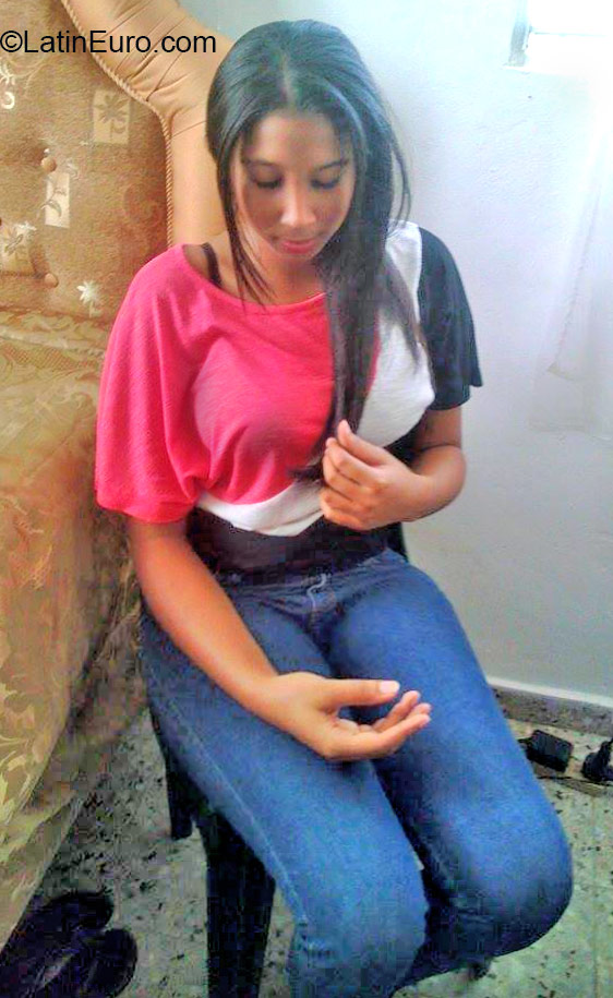 Date this stunning Dominican Republic girl Tais from Santiago DO22706
