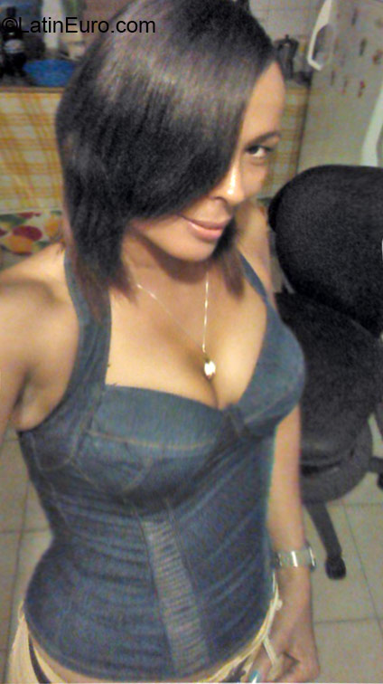 Date this beautiful Dominican Republic girl Mari from San Pedro De Macoris DO22711