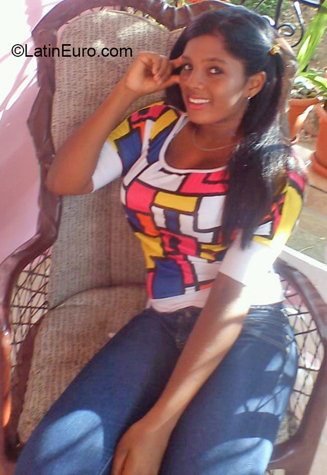 Date this lovely Dominican Republic girl Estefany from Puerto Plata DO22747