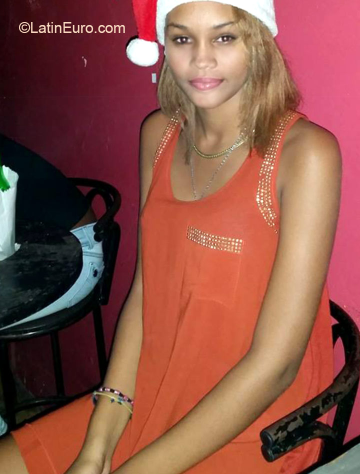 Date this gorgeous Dominican Republic girl Maria Alta from Santo Domingo DO22771