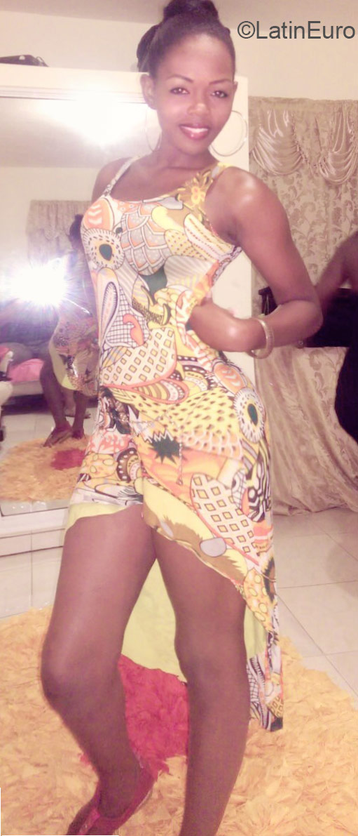 Date this happy Dominican Republic girl Maria from Higuey DO22787