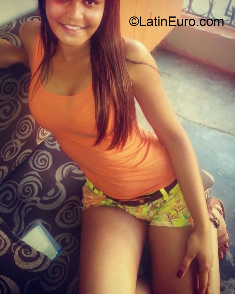 Date this pretty Dominican Republic girl Karen from Santo Domingo DO22788