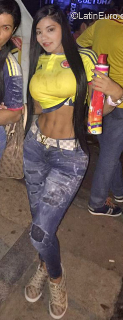Date this nice looking Colombia girl Rosana from Bogota CO17769