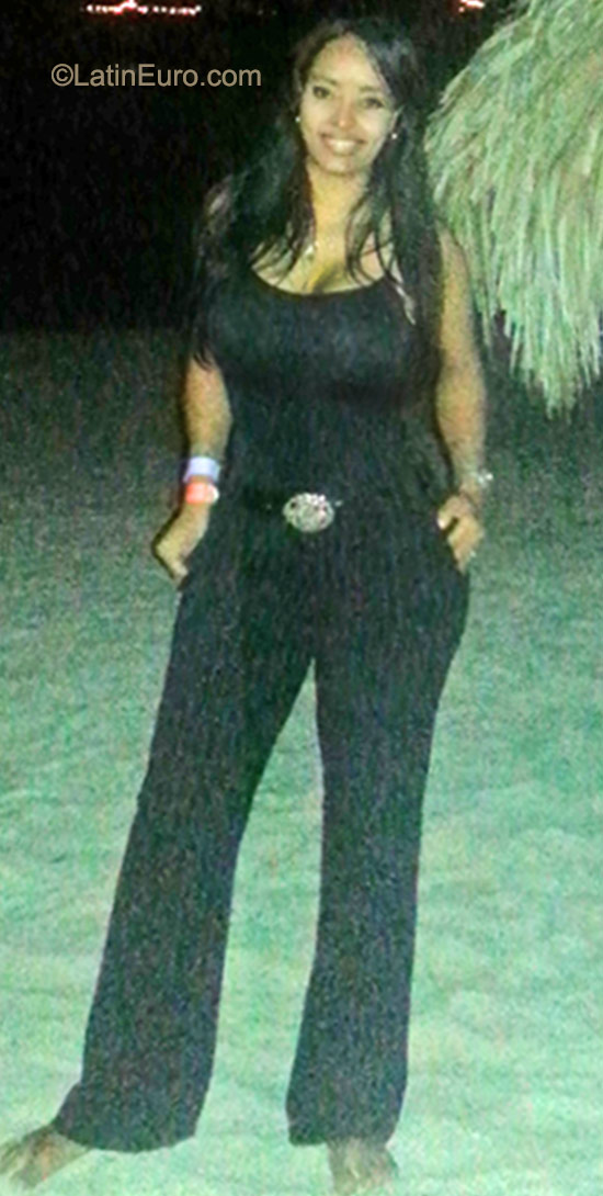 Date this delightful Dominican Republic girl Delania from Santo Domingo DO22848