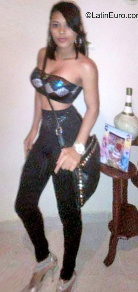 Date this sultry Dominican Republic girl Leidy from San Francisco de Macoris DO22845
