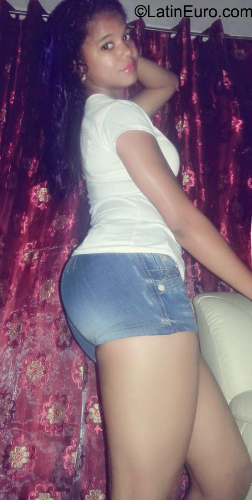 Date this voluptuous Dominican Republic girl Franelis from Santo Domingo DO22866