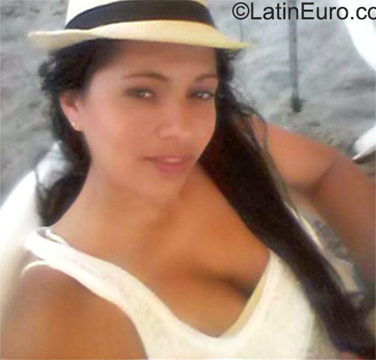 Date this attractive Colombia girl Mary from Barranquilla CO17803
