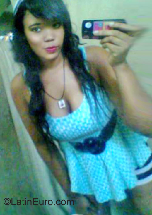 Date this good-looking Dominican Republic girl Ariany from Santo Domingo DO22881