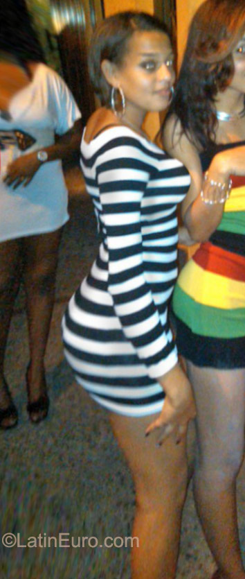 Date this tall Dominican Republic girl Ana from Santo Domingo DO22889