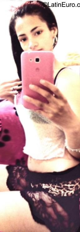 Date this young Colombia girl Lolly from Bogota CO17820