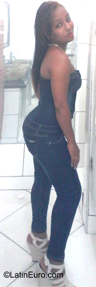 Date this happy Dominican Republic girl Jaralin from Santo Domingo DO22906