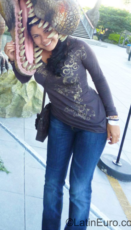 Date this voluptuous Colombia girl Giovana from Cali CO17837