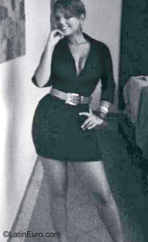 Date this voluptuous Venezuela girl Stephany from Caracas VE598