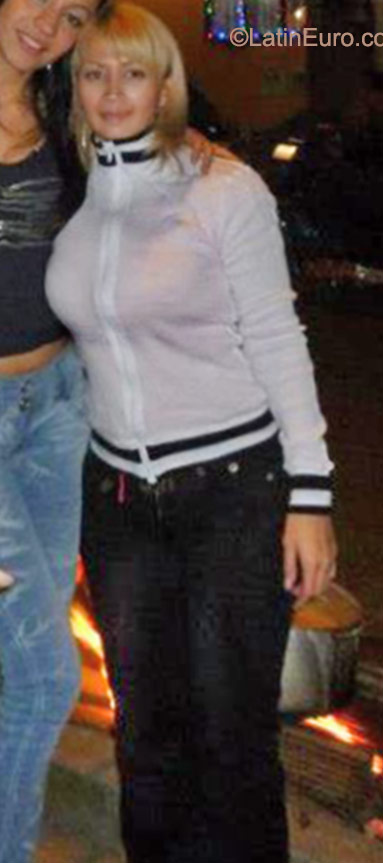 Date this hard body Colombia girl Oliva from Medellin CO17840