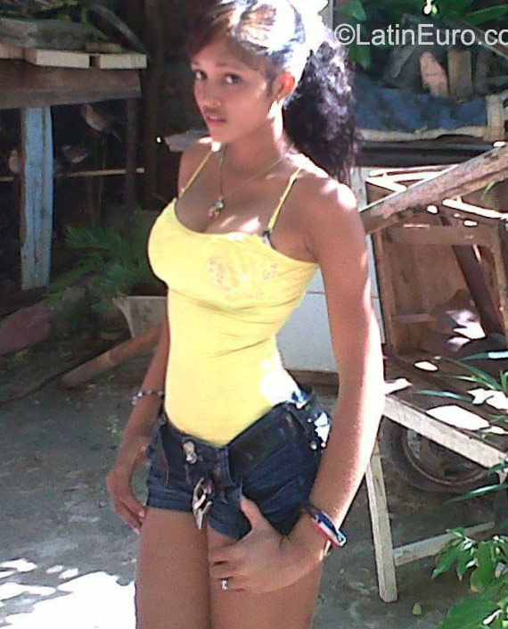 Date this voluptuous Dominican Republic girl Alexia from Santo Domingo DO22955