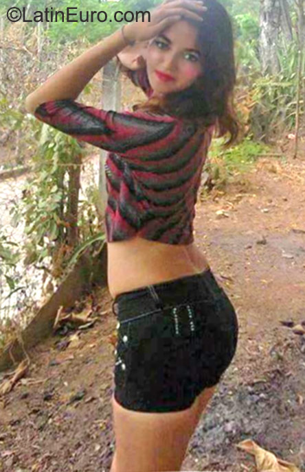 Date this happy Honduras girl Carmen from San Pedro Sula HN1639