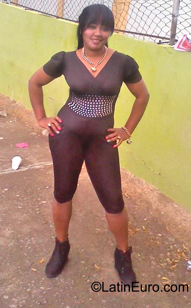 Date this sultry Dominican Republic girl Marleny from Santiago DO22979