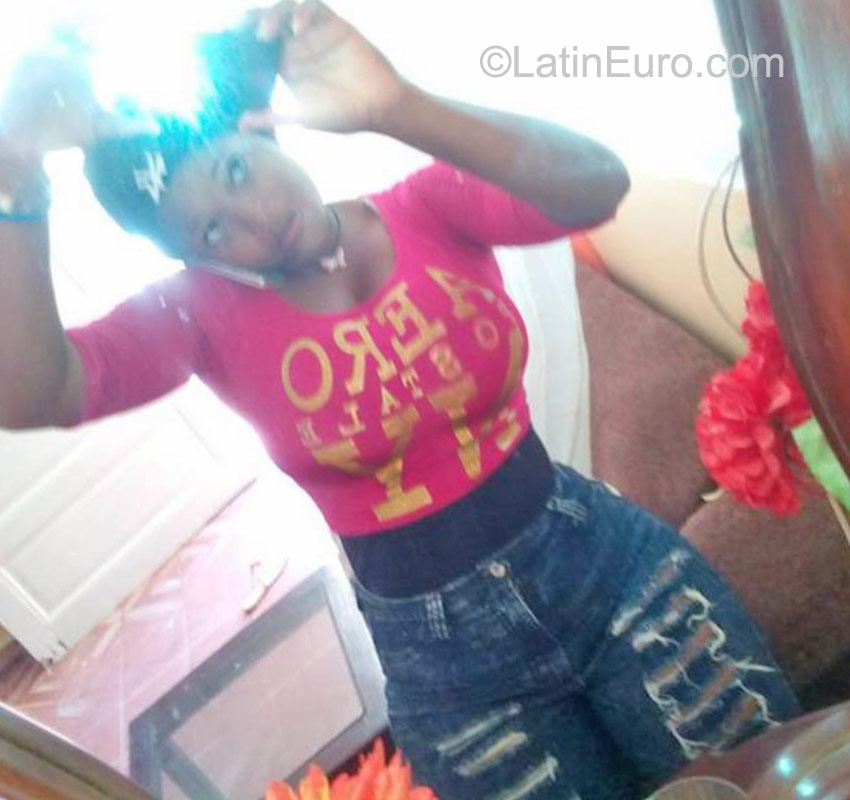 Date this gorgeous Dominican Republic girl Elizabeth from Santo Domingo DO22998
