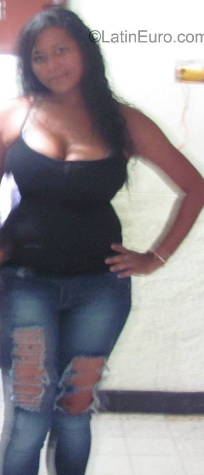 Date this young Colombia girl Berenice from Barranquilla CO18502